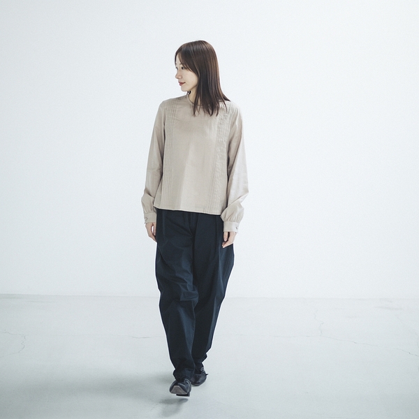 humoresque　long tuck blouse　beige - STROLL（ストロール）